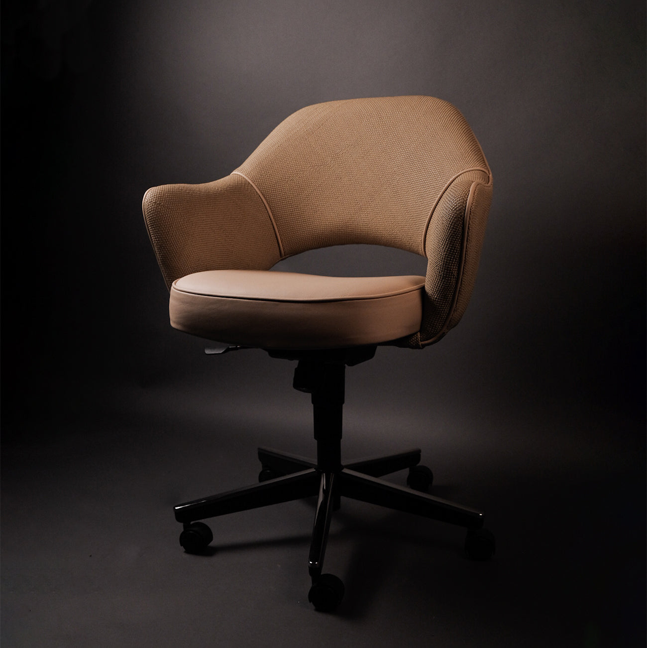 Saarinen Executive Arm Chair – WARECO