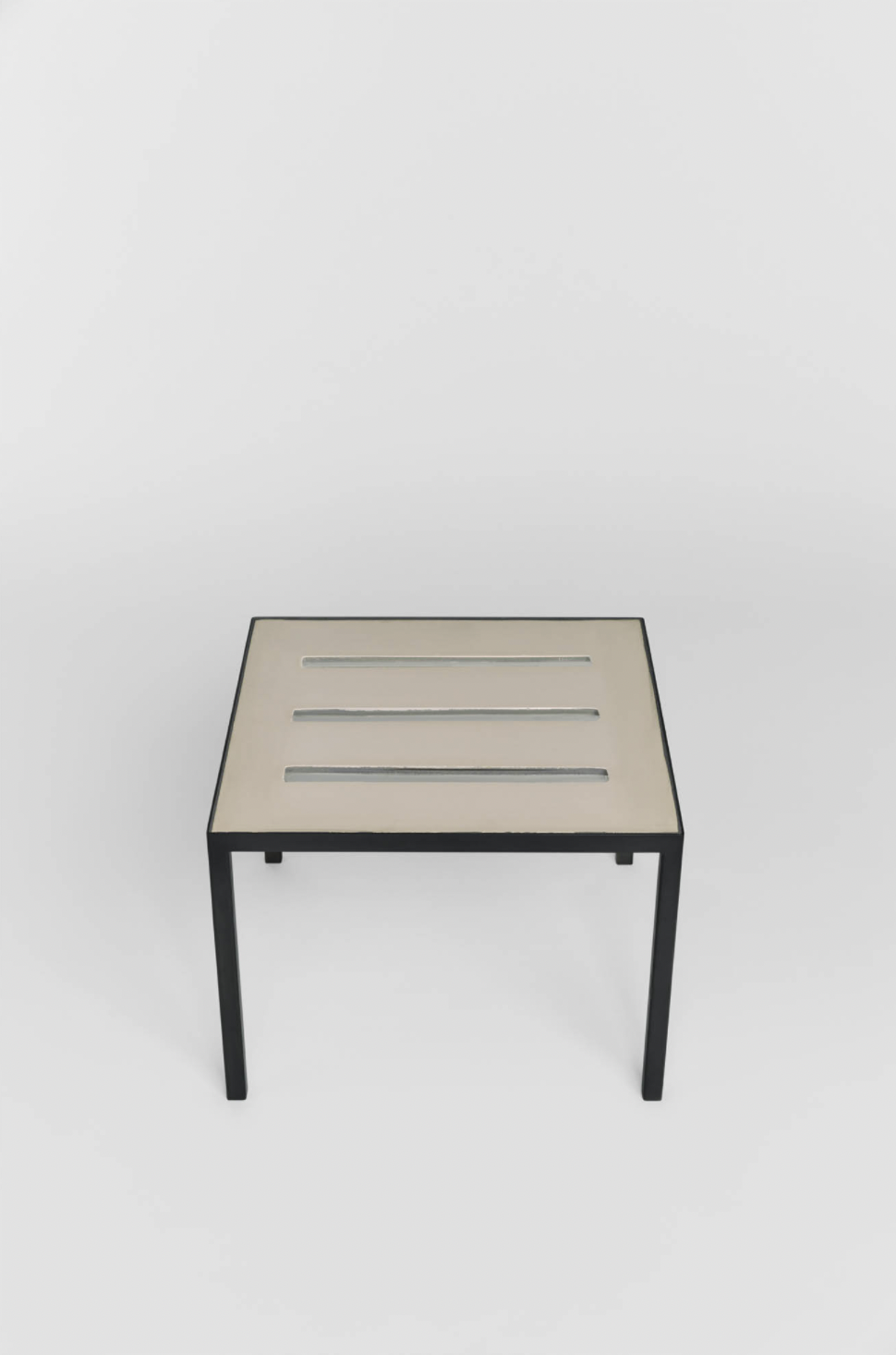 No. 841 ACCENT TABLE