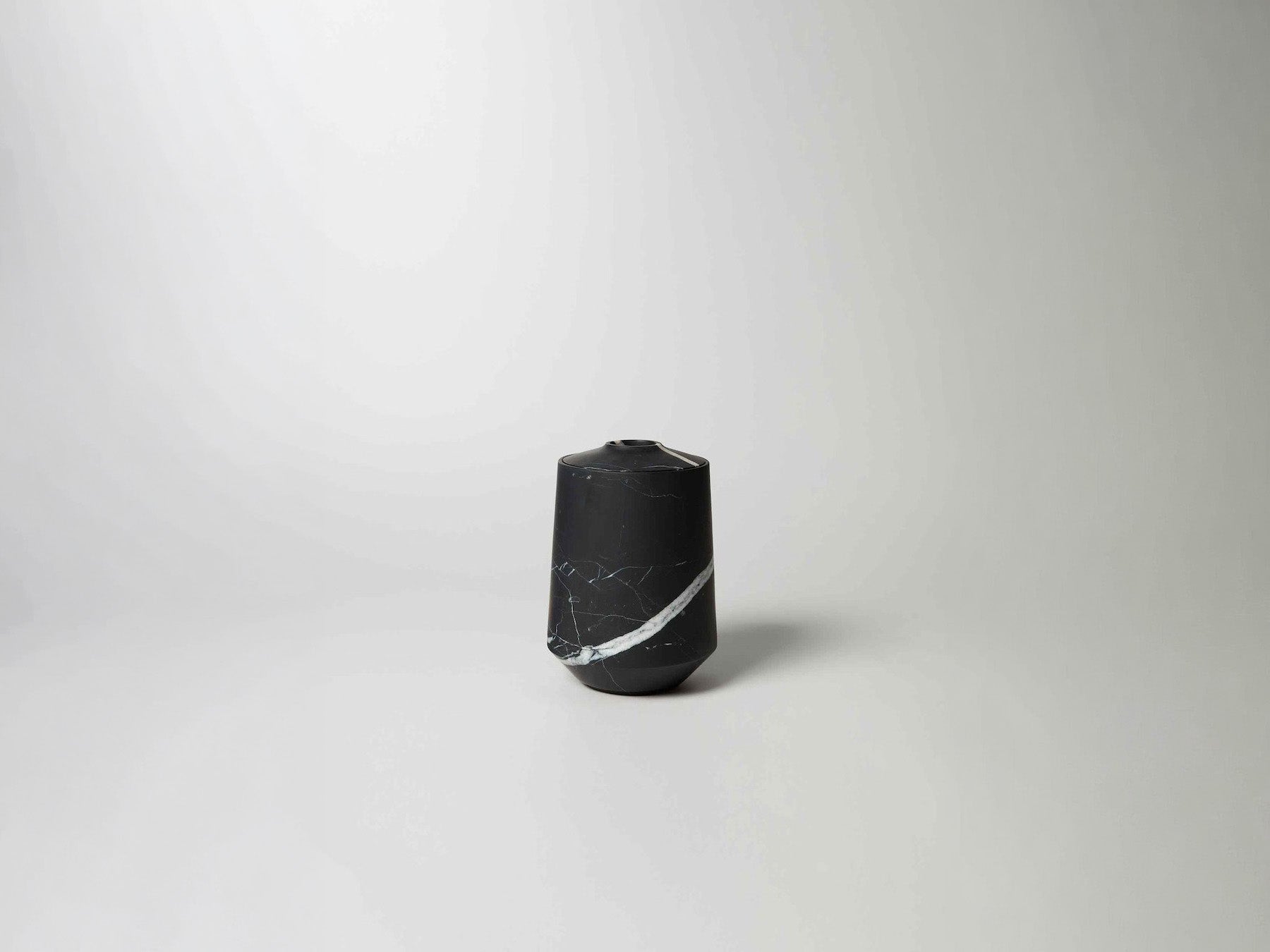 Urn 9