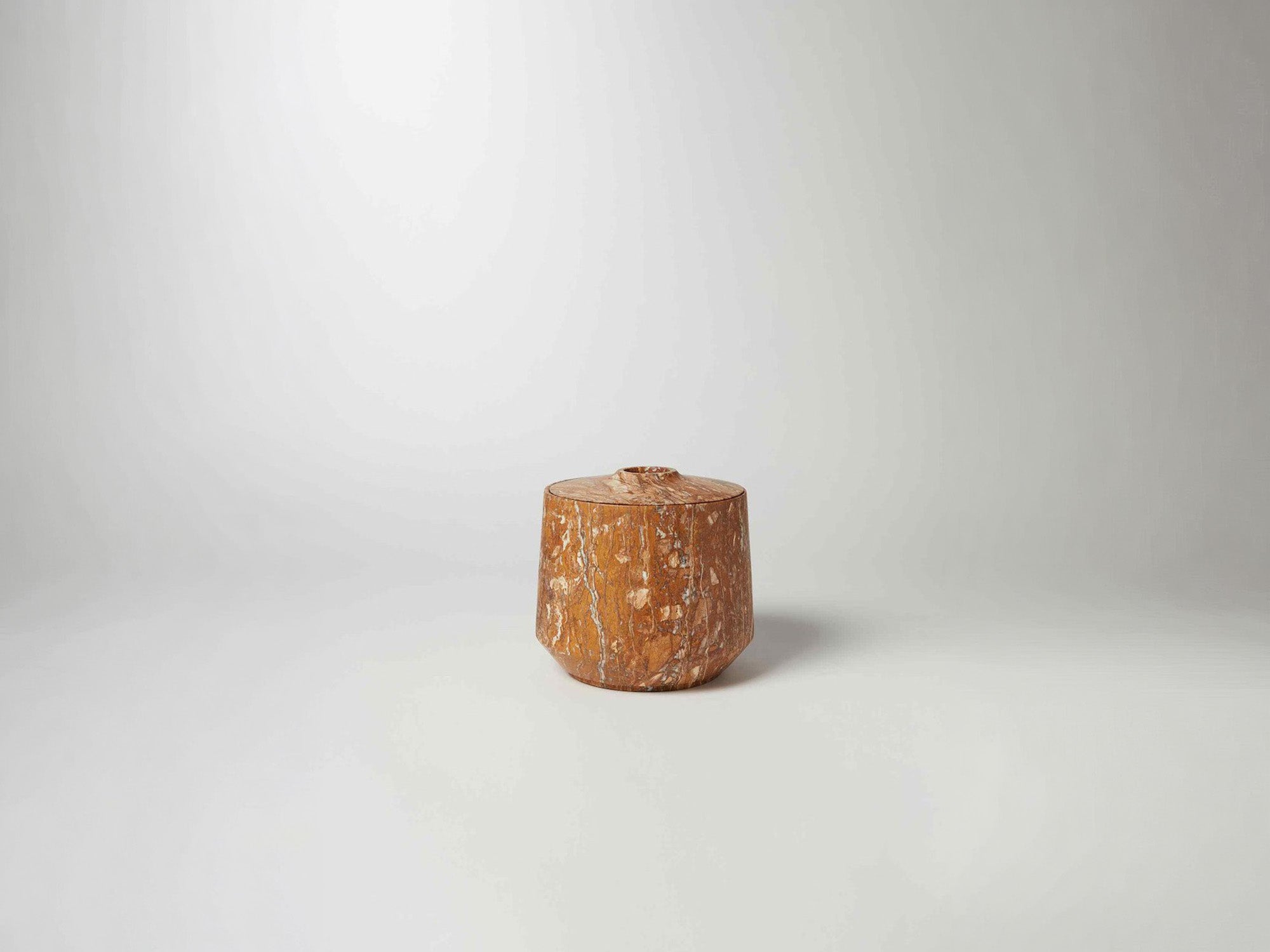 Urn 8