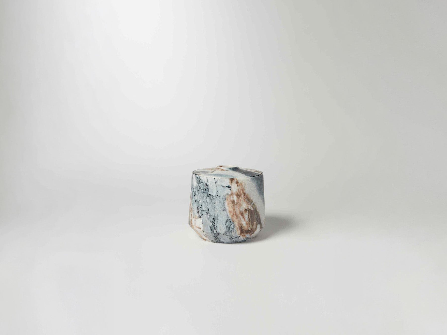 Urn 8