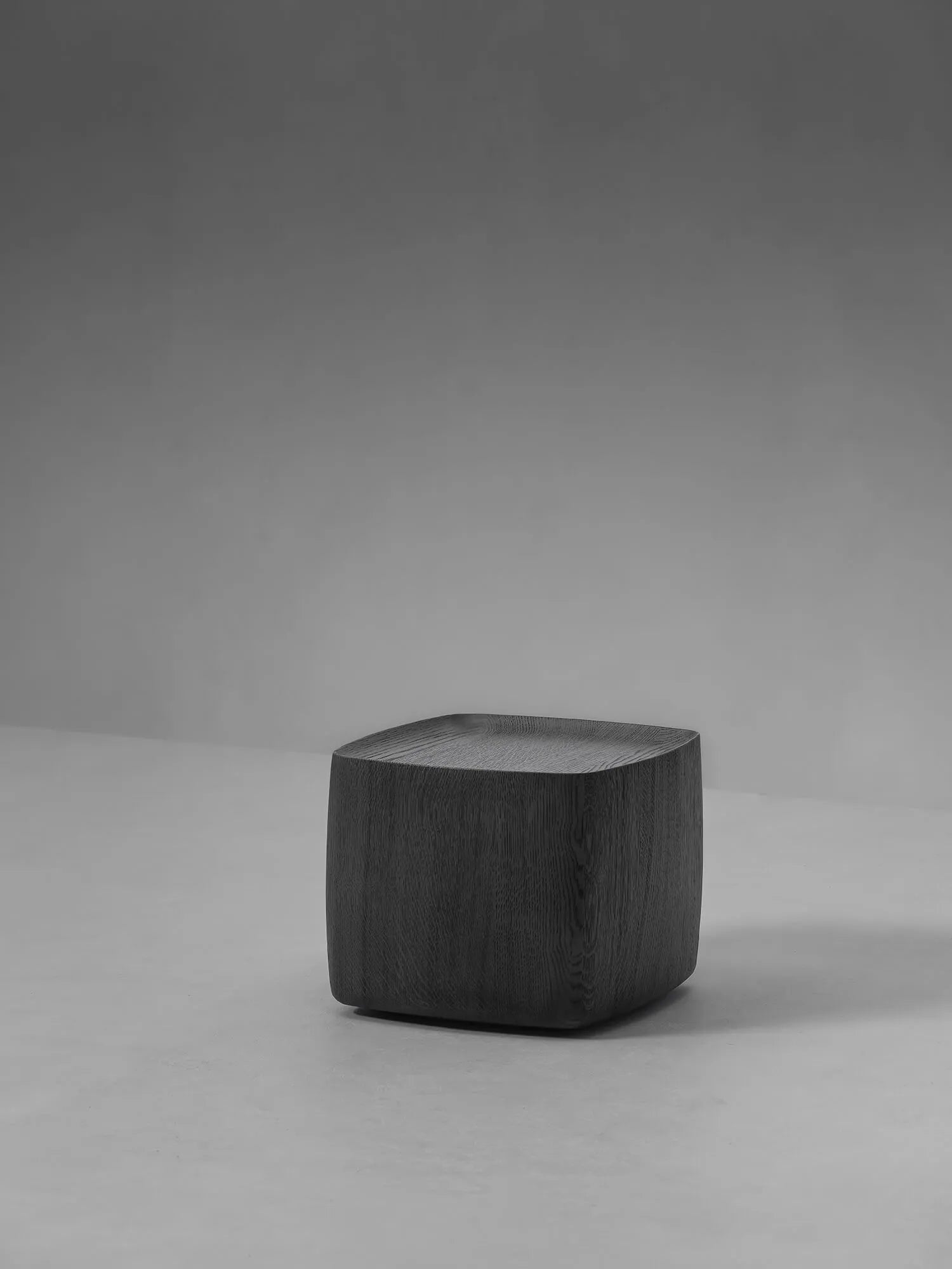 CURVUM SIDE TABLE