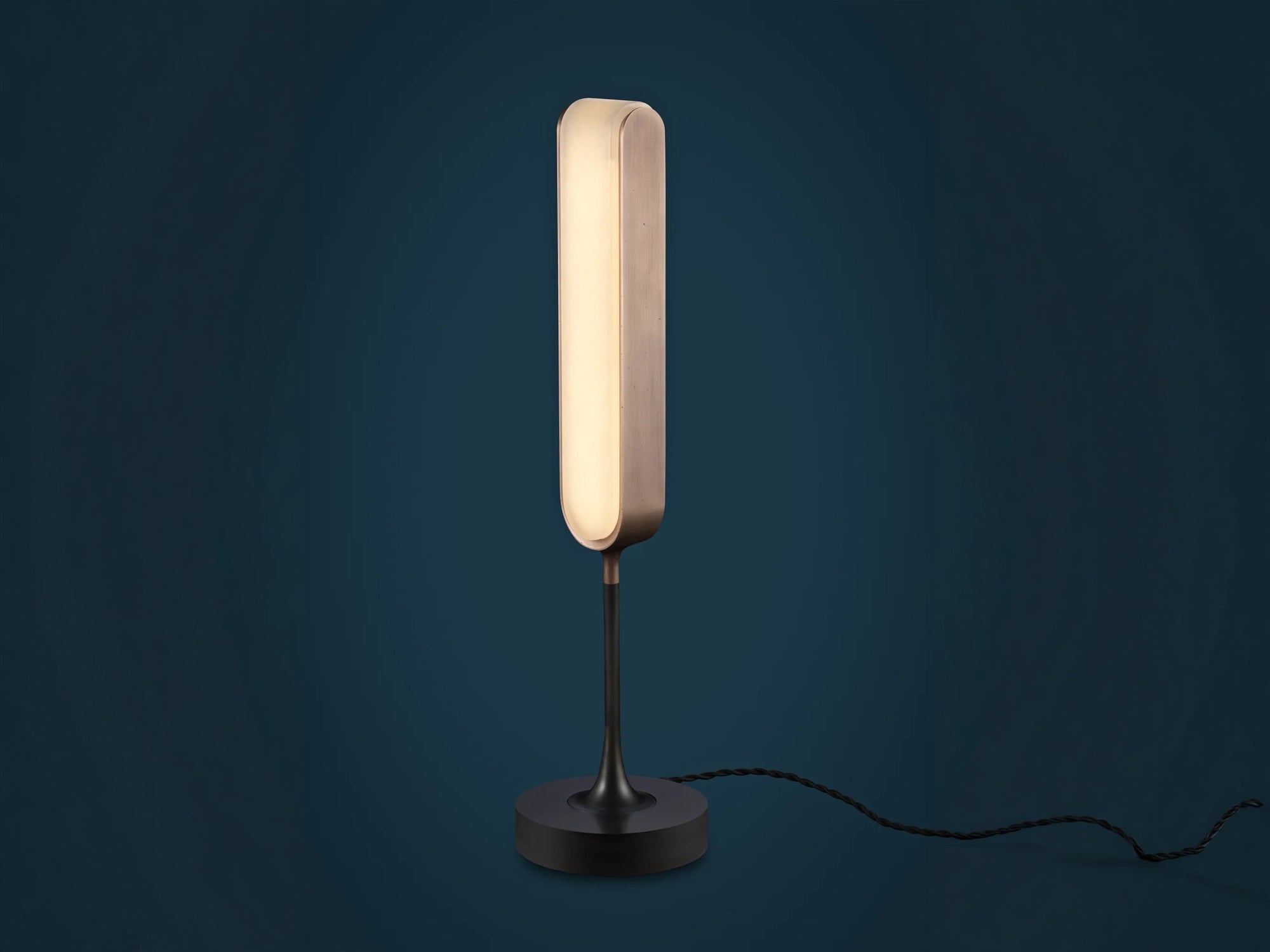 QUATRE CENT QUARANTE TABLE LAMP