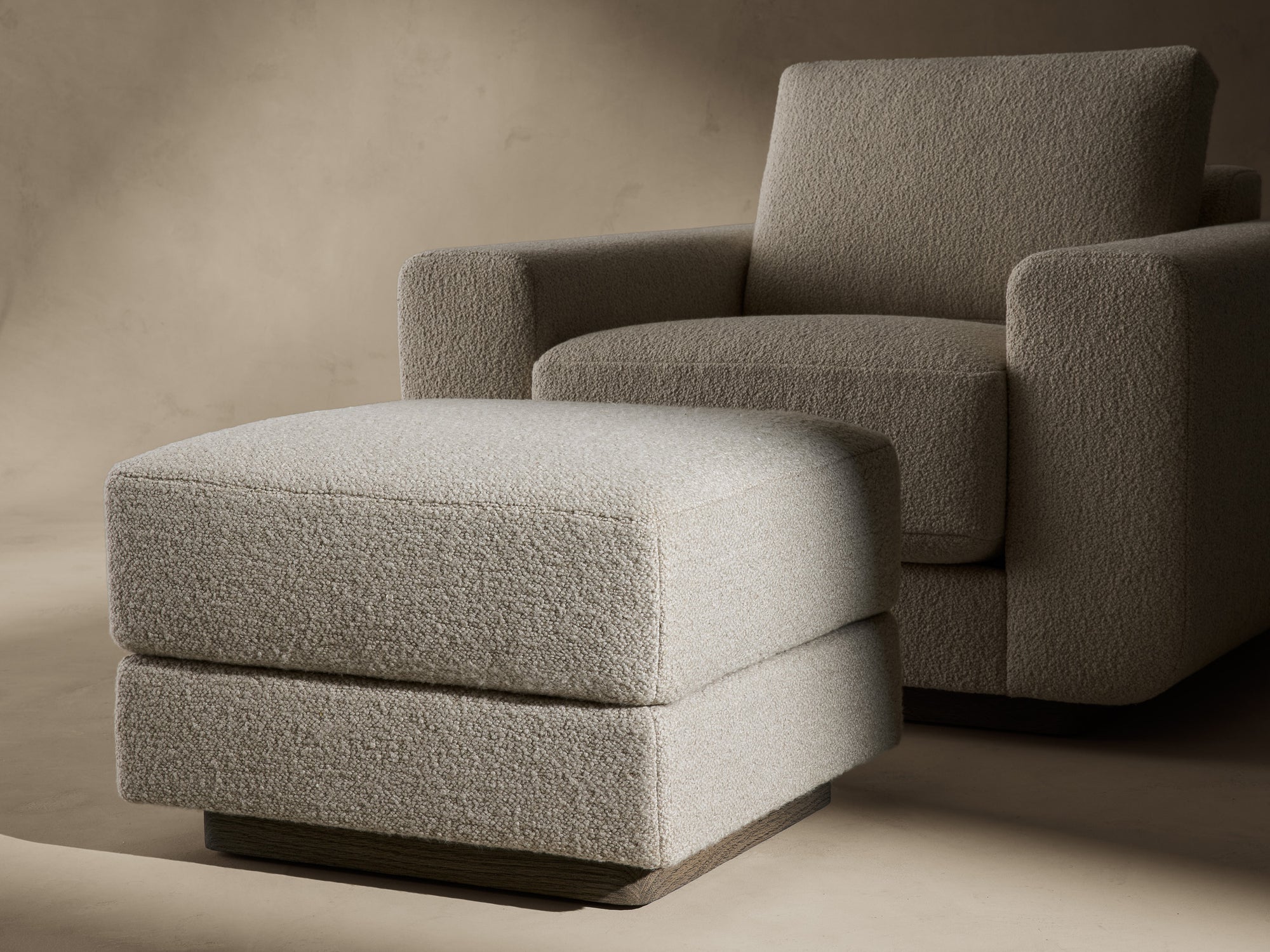 CAMPAU LOUNGE CHAIR OTTOMAN