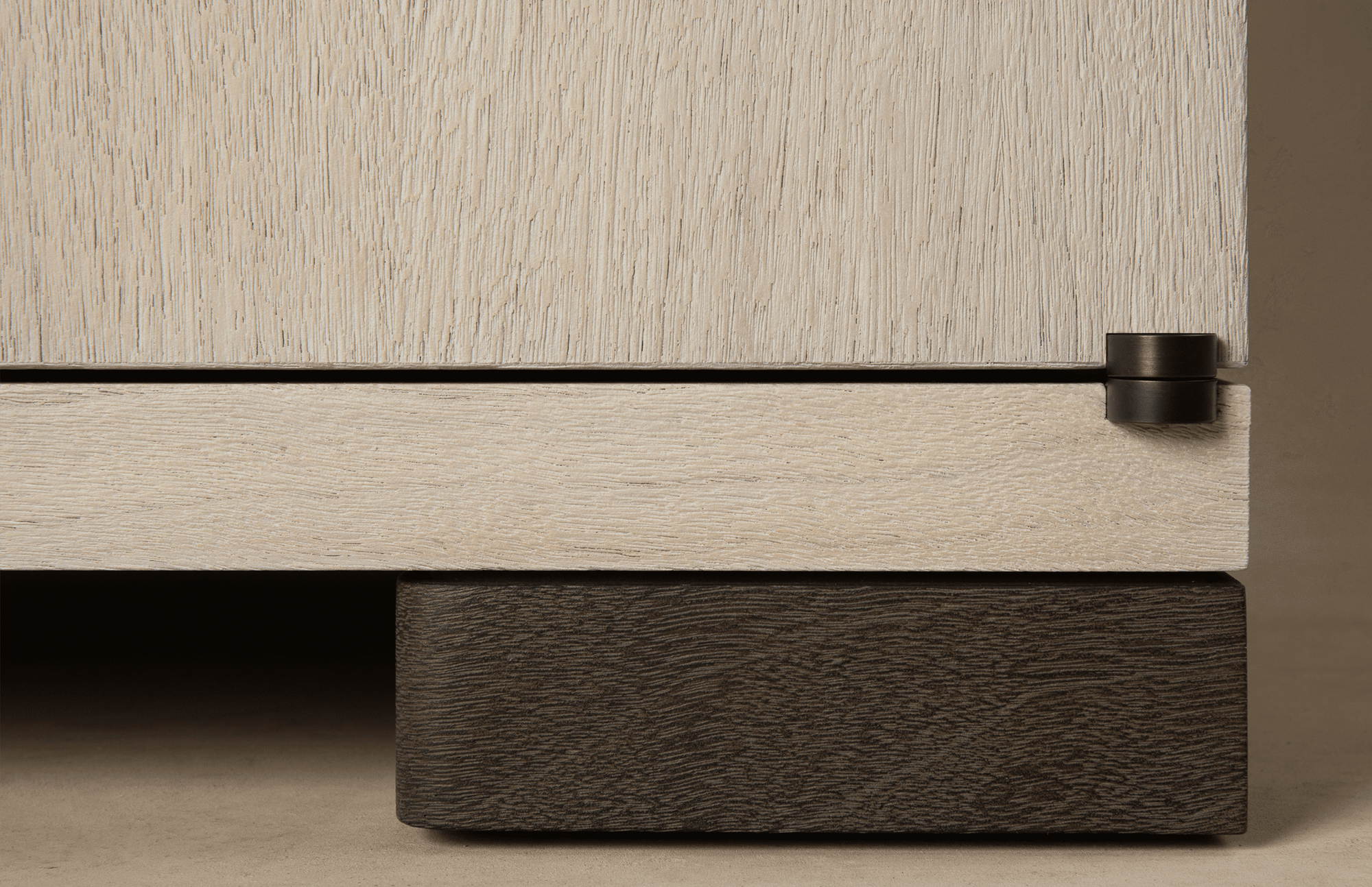 MANCHESTER CREDENZA