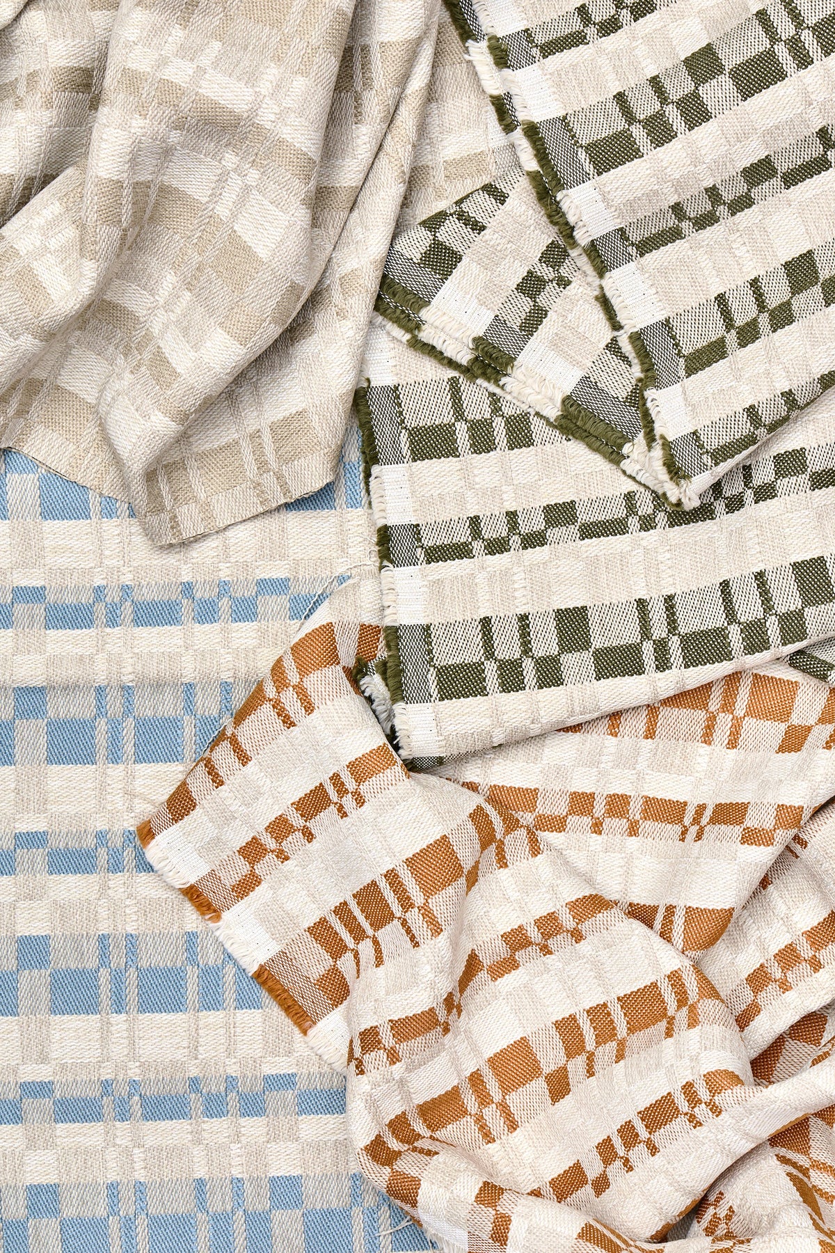 Indoor-Outdoor Commune Shaker Plaid in Forest