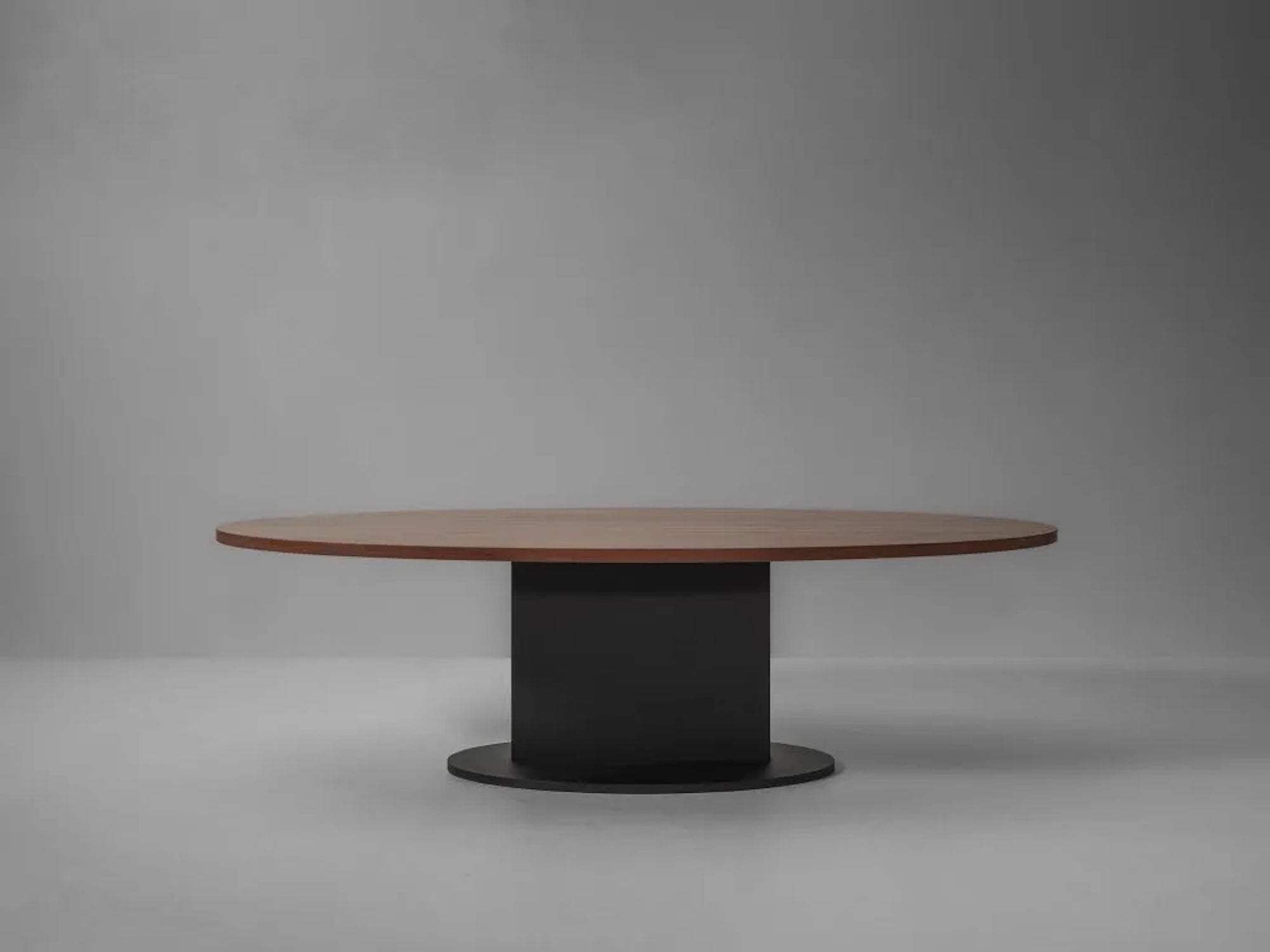 OPIUM OVAL DINING TABLE