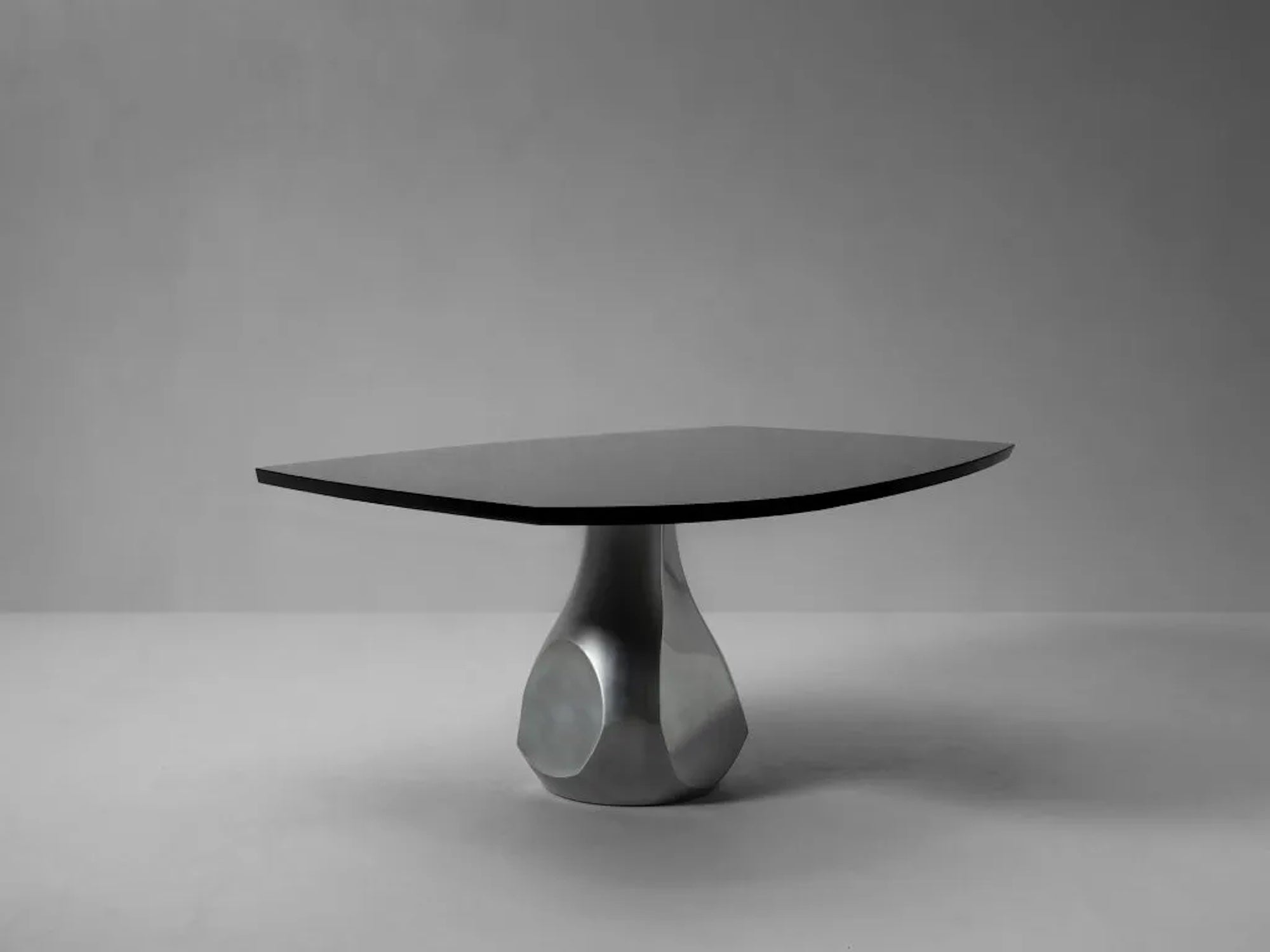 PUKALU DINING TABLE