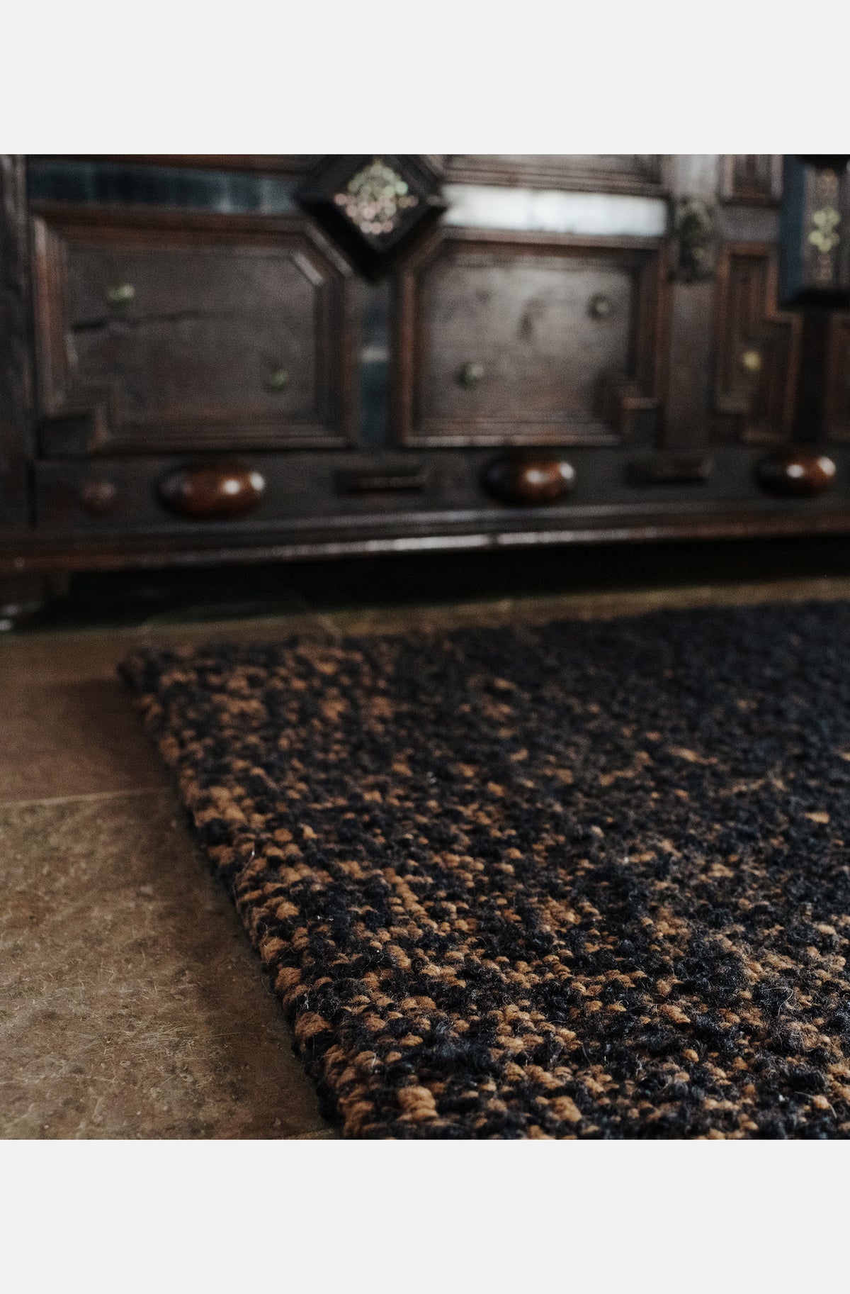 Quanta in Black Gold