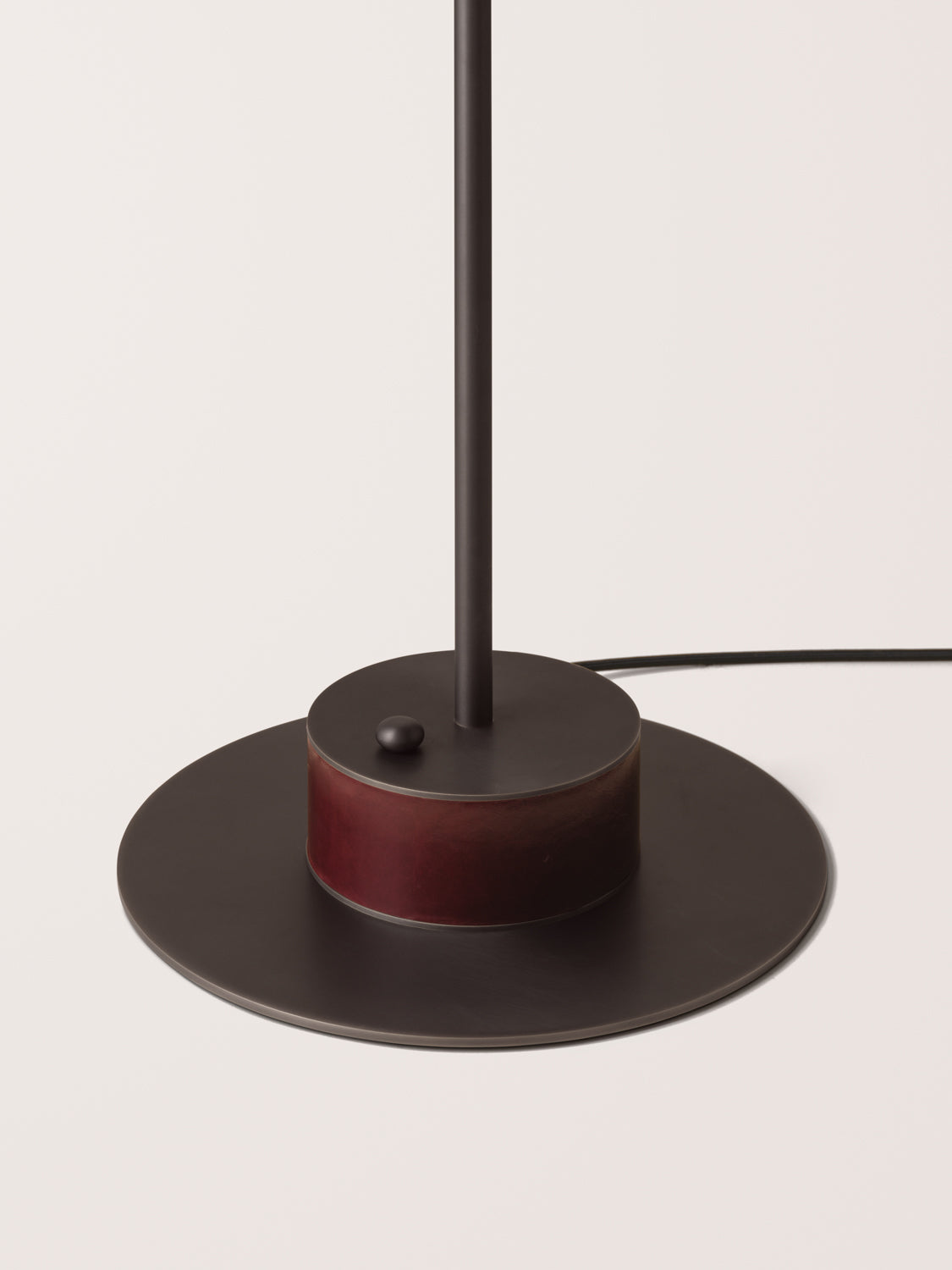 Rib Floor Lamp – Capsule