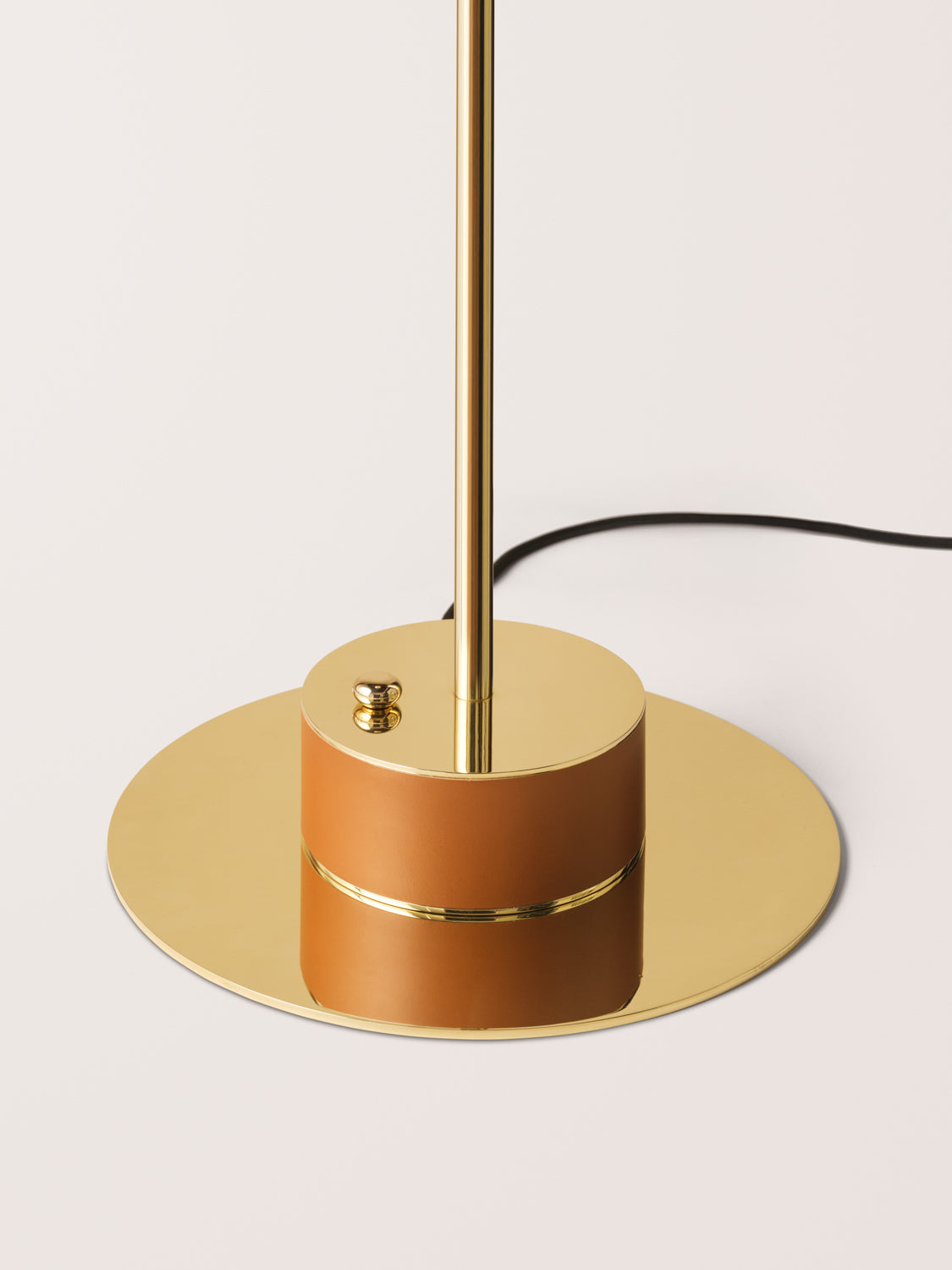 Rib Floor Lamp – Sphere