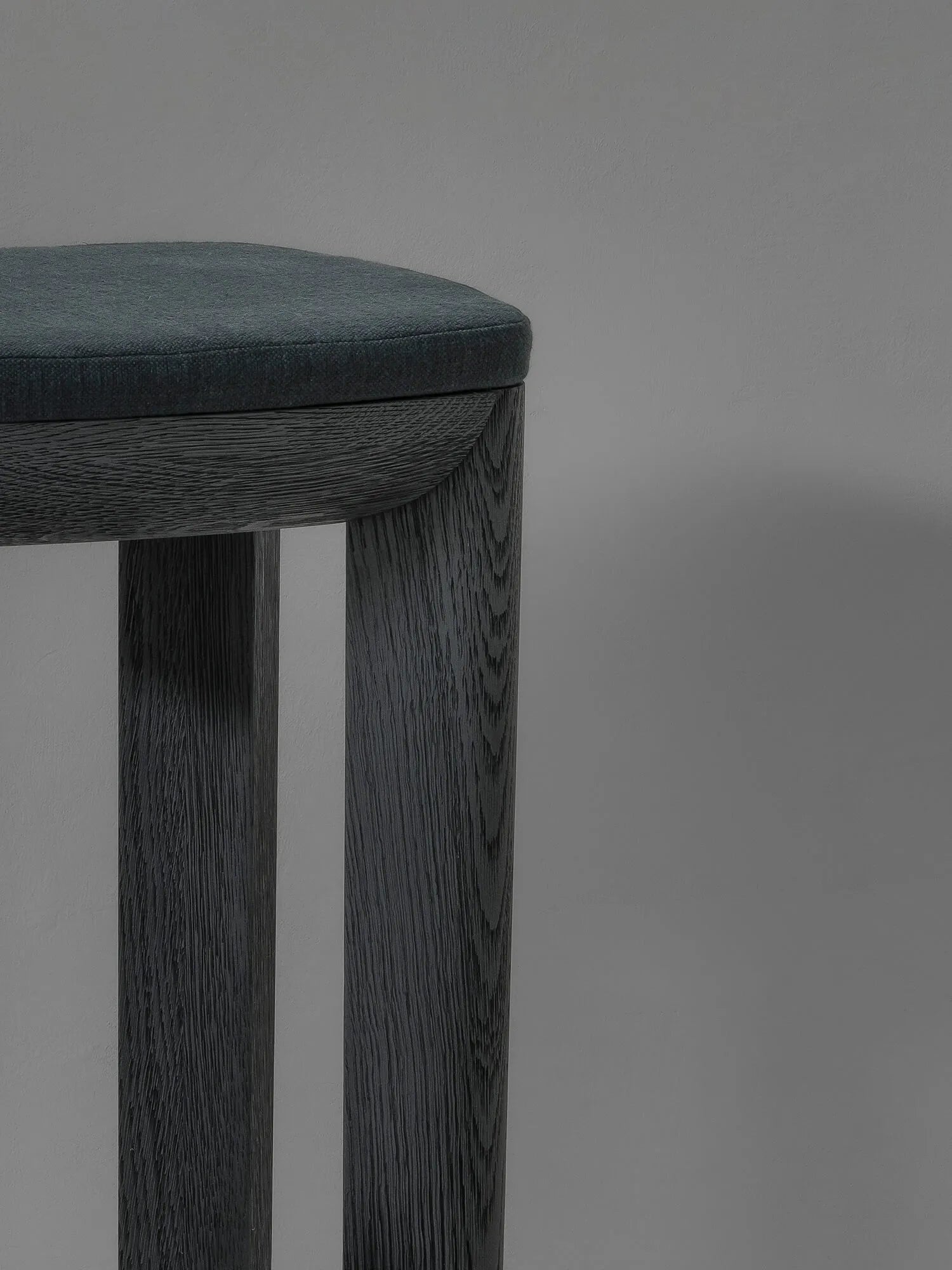 SYMBIOSIS COUNTER STOOL