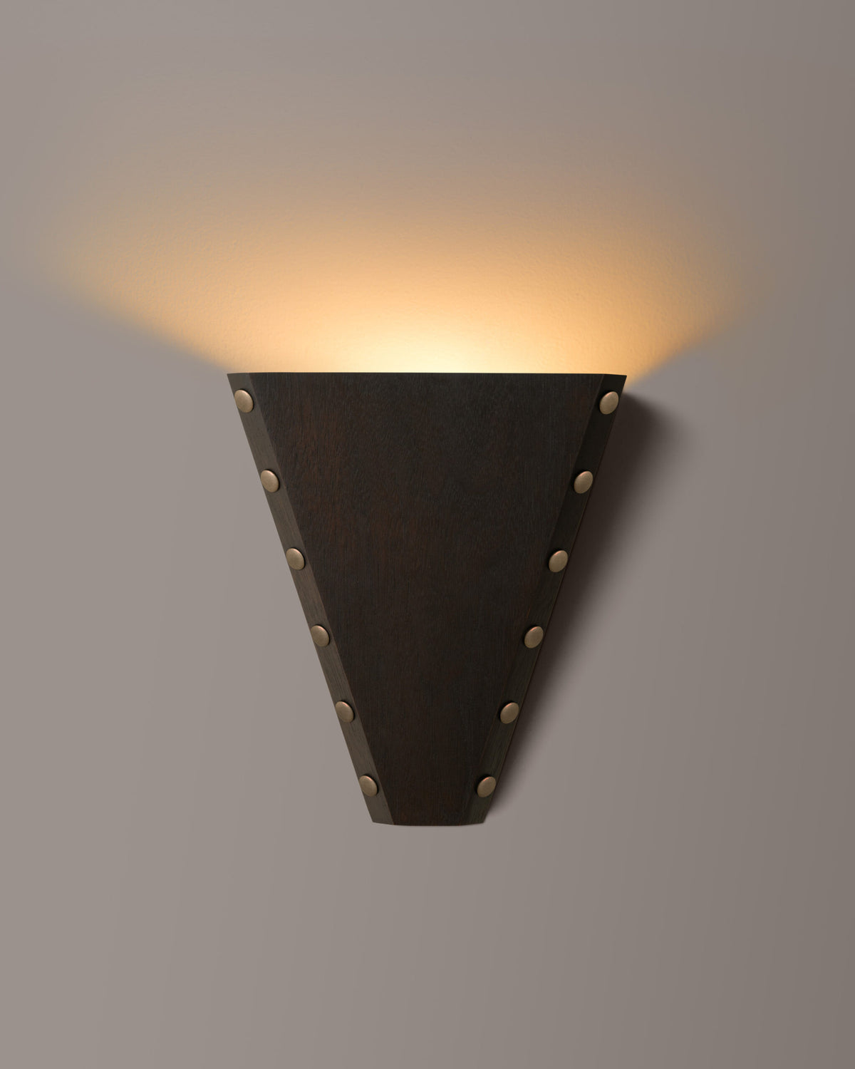Stud Sconce – Pyramid 1 Large