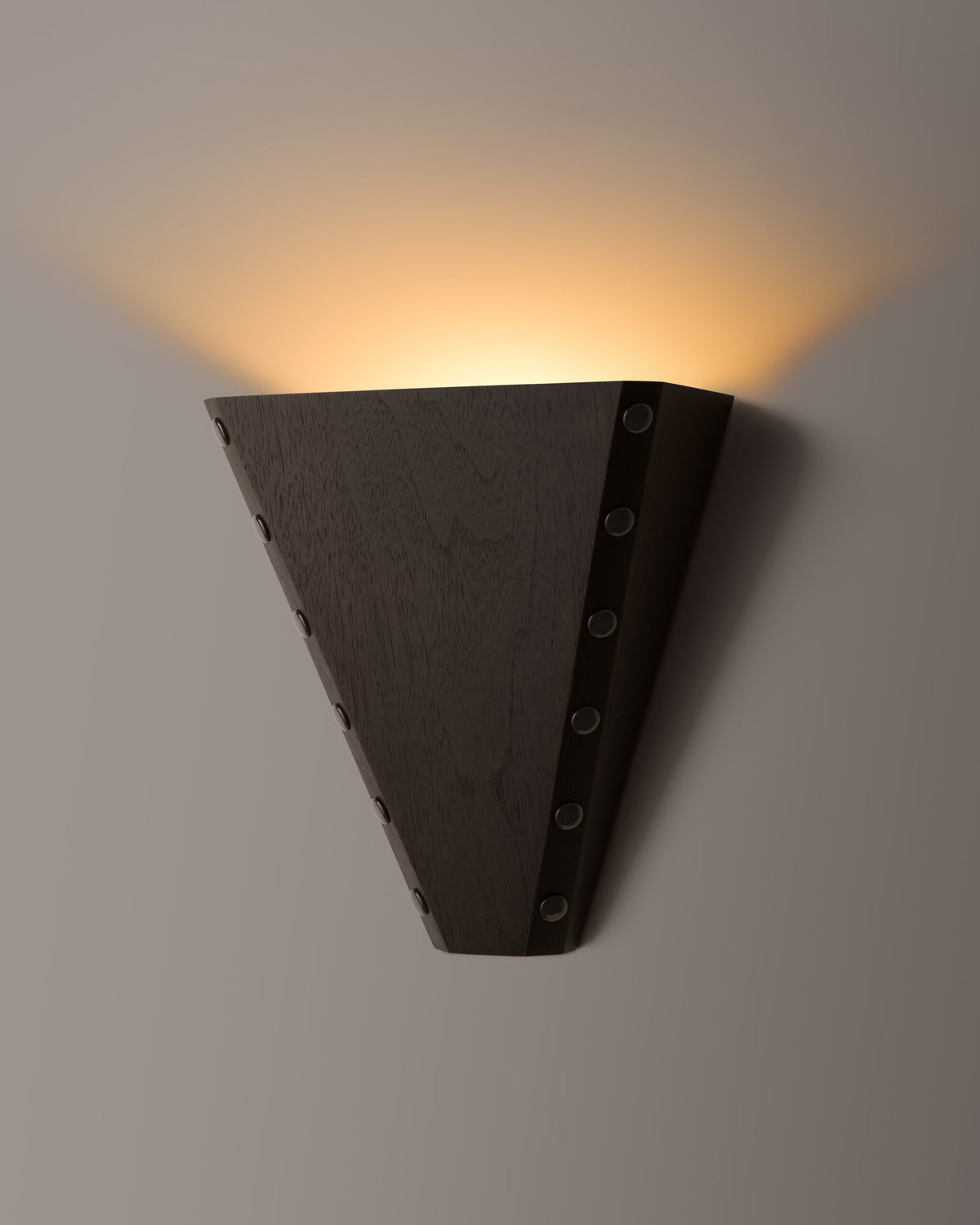 Stud Sconce – Pyramid 1 Large