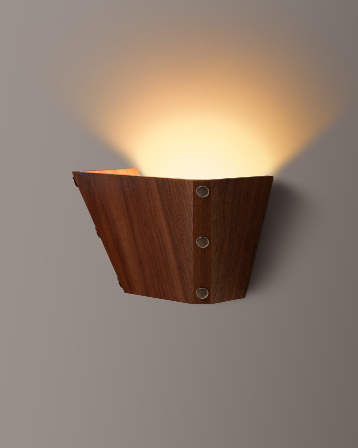 Stud Sconce – Pyramid 1 Small