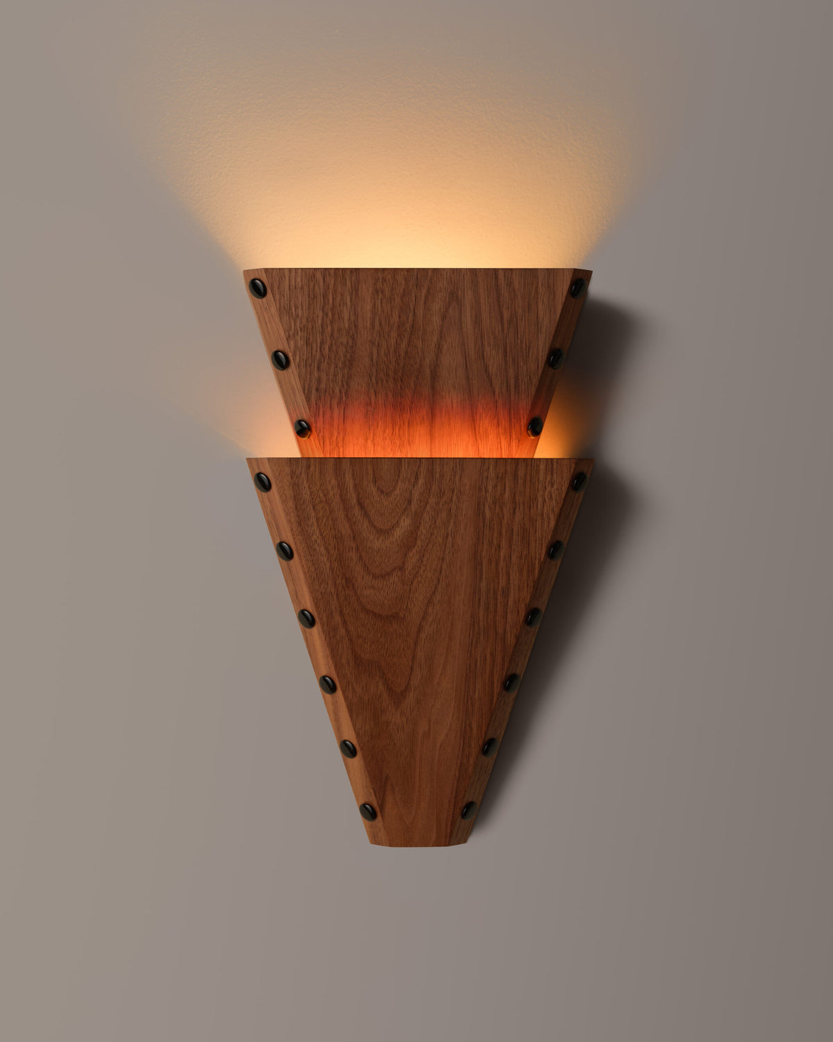 Stud Sconce – Pyramid 1 Large