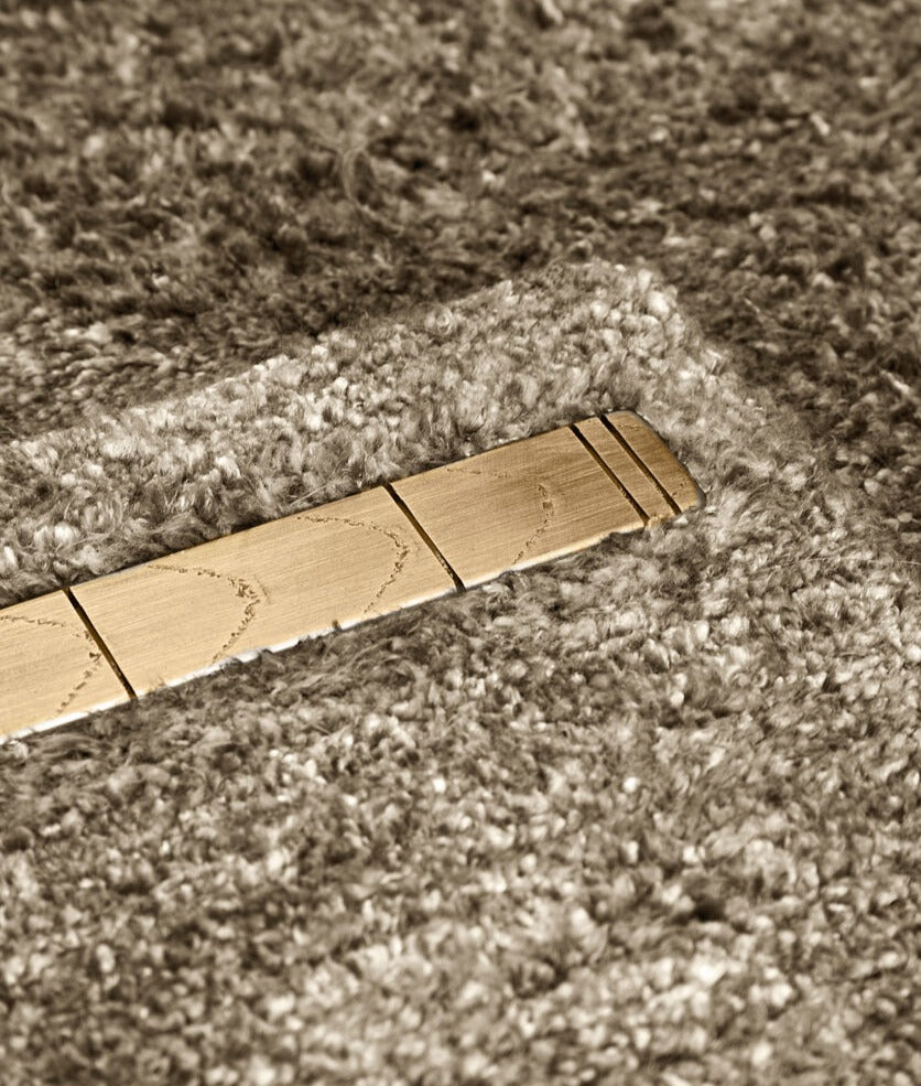 Two Bar in Tan