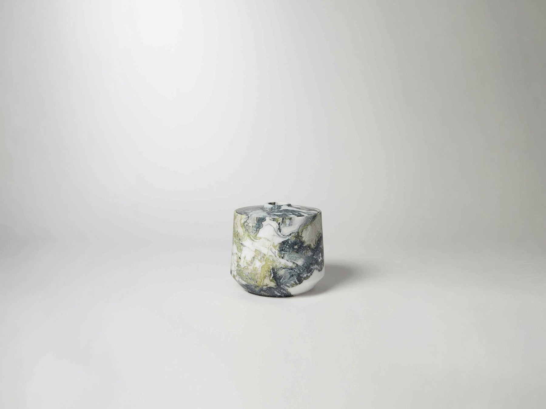 Urn 8