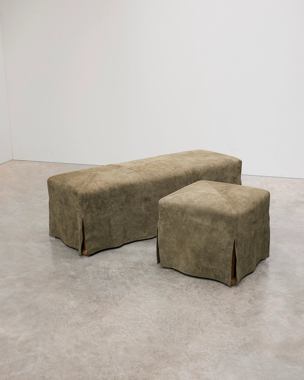 Mantle Bench