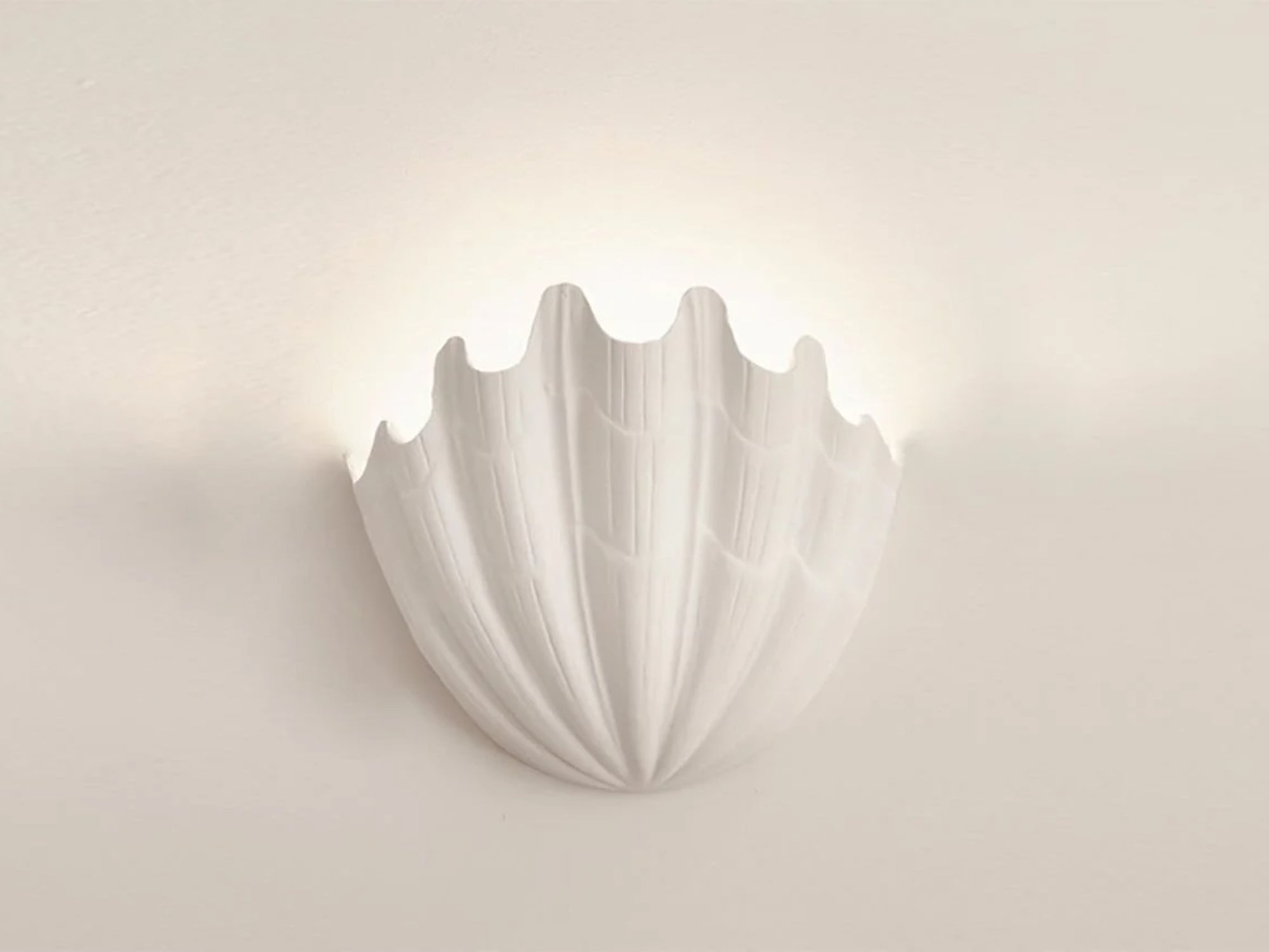 PLASTER SHELL UPLIGHTER