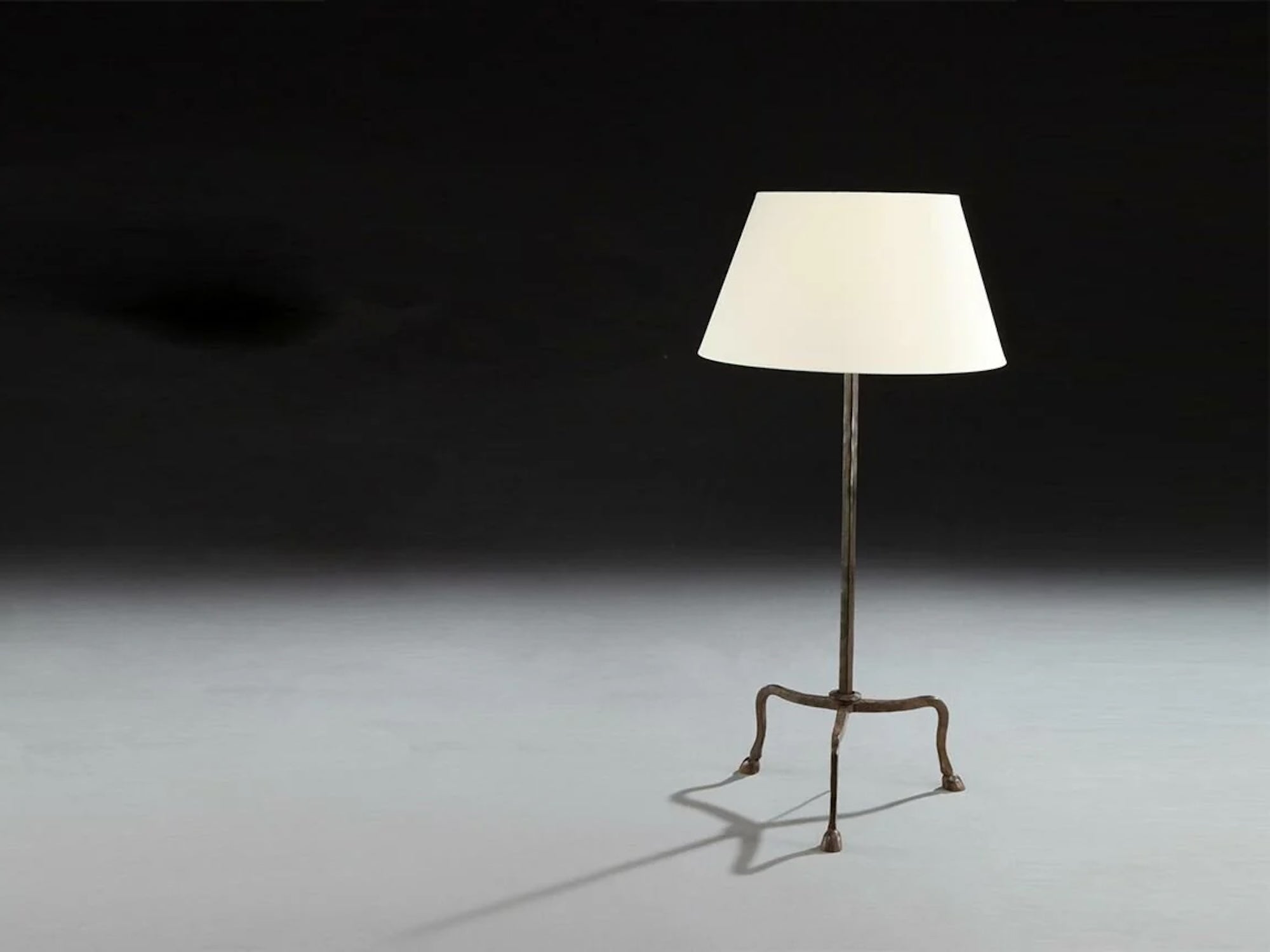 HOOF TABLE LAMP